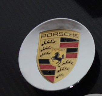 Колпачок на литой диск PORSCHE платитновый 76 mm с цветной эмблемой