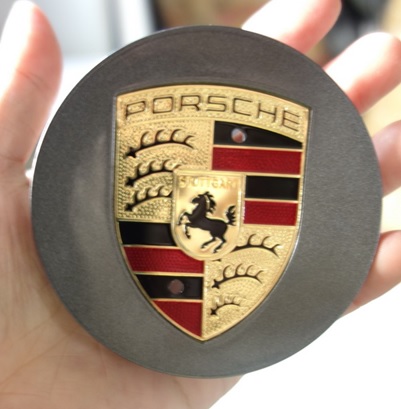 Колпачок на литой диск PORSCHE серый 76 mm с цветной эмблемой